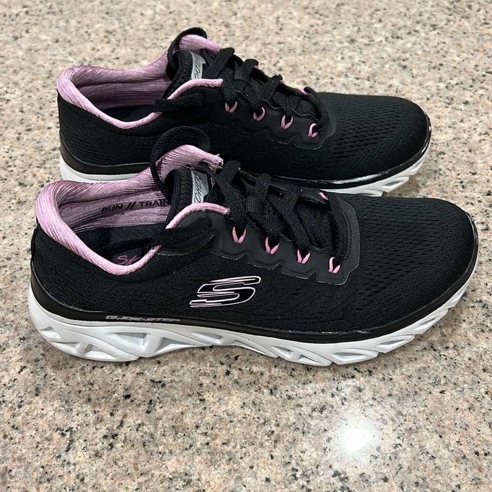 Skechers Women's Glide-Step Sport Lace Up Sneaker